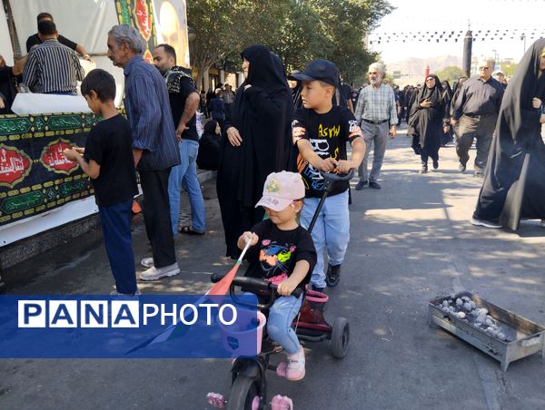 حضور جاماندگان اربعین حسینی در جوار امام مهربانی‌ها