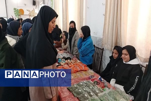 برپایی نمایشگاه و بازارچه کارو فناوری در دبیرستان شهید مجید دهنوی نیشابور