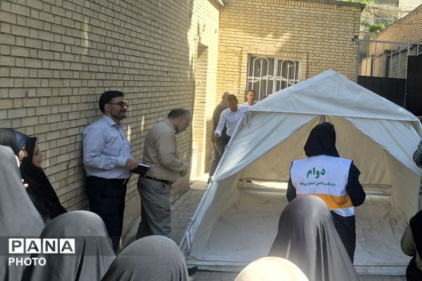 مربیان پیشتاز منطقه ۵ تهران، اصول تخصصی برپایی چادرهای امدادی هلال‌احمر را فرا گرفتند