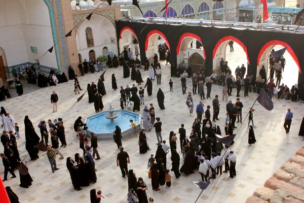 آیین مذهبی تعویض پرچم گنبد حرم مطهر حضرت سلطانعلی ابن امام محمد باقر(ع)