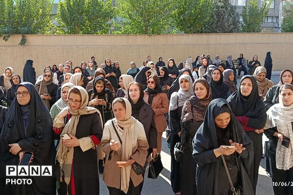  انتخابات الکترونیک انجمن اولیا و مربیان در دبیرستان‌ نمونه‌ دولتی ولایت 
