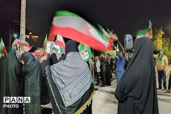 یک دنیا شاهد و مبهوت از حضور خیابانی مردم شهر بار
