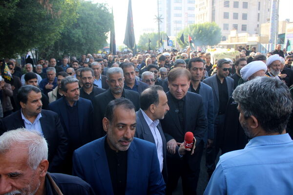 مراسم تشییع پیکر پنج شهید گمنام در بوشهر