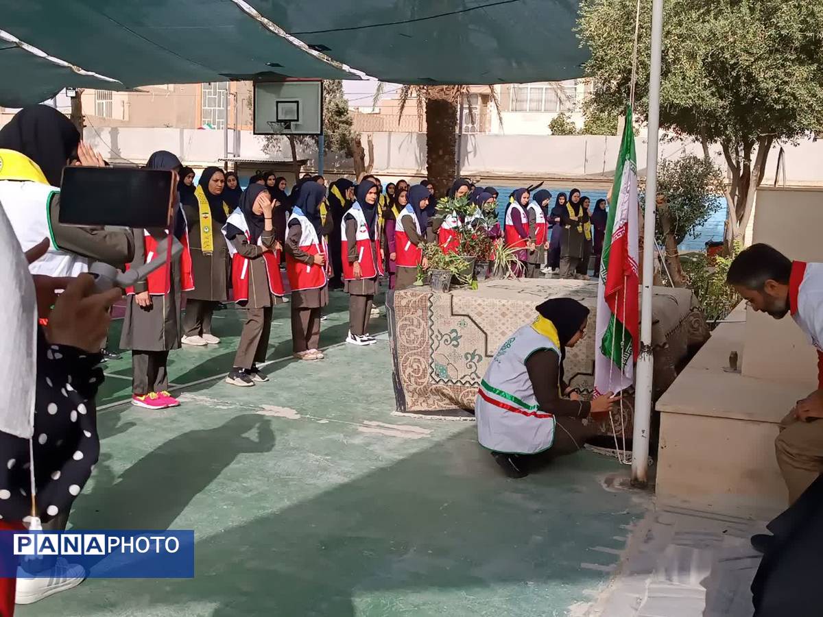 هلال‌احمر، همراه دانش‌آموزان دبیرستان عفت در مراسم صلح و دوستی