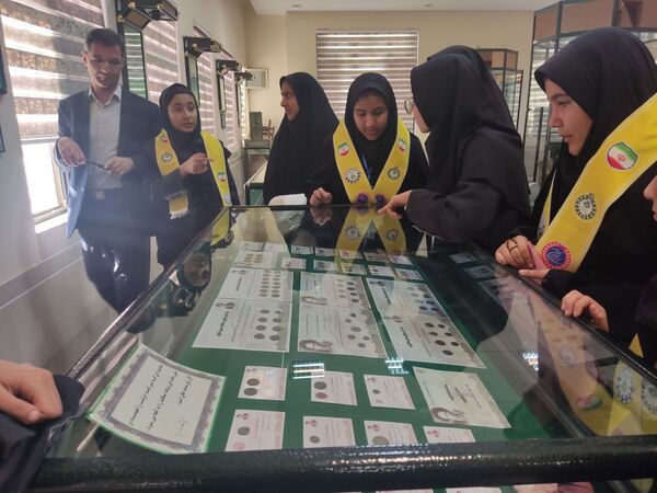 هفته کتاب خوانی در آرامگاه شهید مدرس