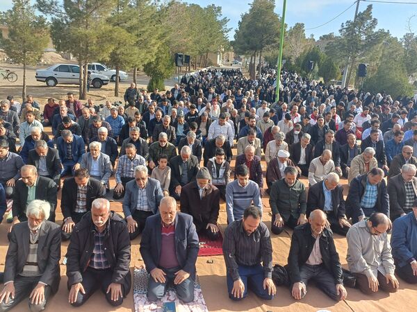 نماز عید فطر در گلزار شهدا شهرستان کوهپایه