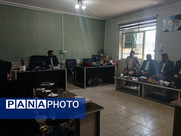  تقدیر از معلمان نمونه دبیرستان هاجر بیرجند