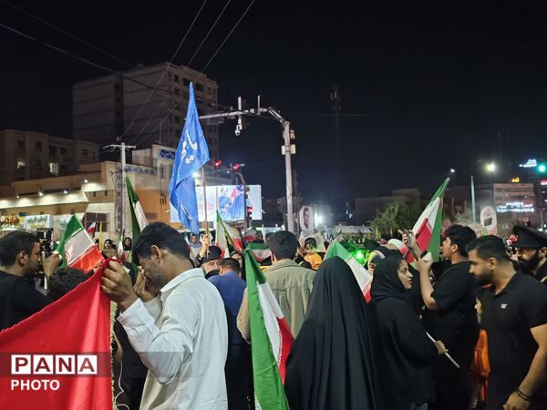 حضور گسترده مردم در سالگرد چهلمین روز درگذشت رهبر شهید در خیابان‌های شهر بندرعباس
