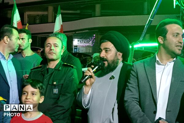 از فروش کتاب تا بیعت با رهبری؛ روایت موکب خانه نخبگان شهرستان دماوند در تجمعات شبانه رودهن