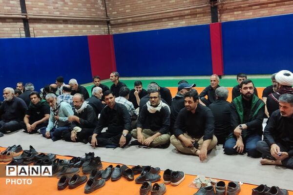 پذیرایی ۳۰۰ زائر وداع‌کننده با رهبر شهید در مدرسه امام رضا (ع) فیروزکوه