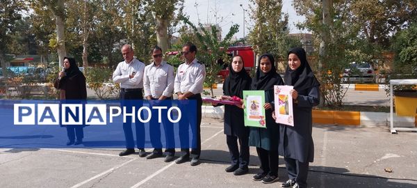  آموزش مهارت‌های اطفای حریق در دبیرستان نمونه محبوبه محبی نیشابور 