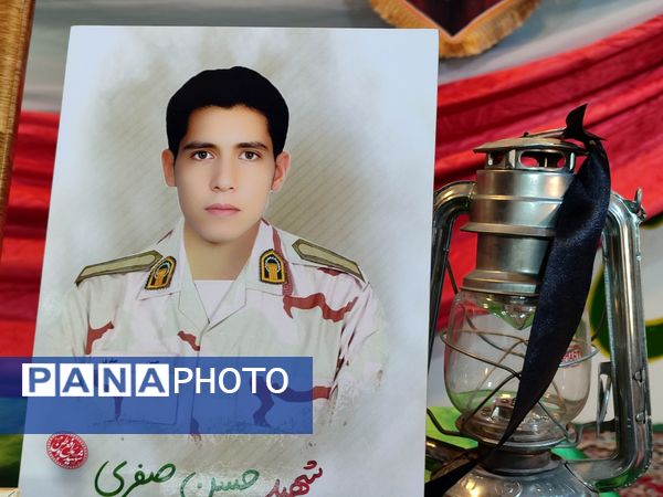 یادواره شهدا در دبستان شاهد حاج تقی آقا بزرگ ناحیه یک مشهد 