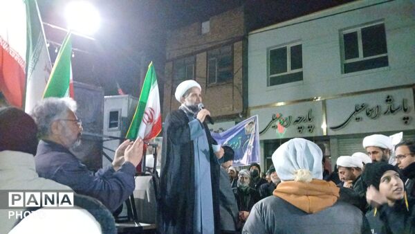 راهپیمایی شبانه در شهرستان باخرز