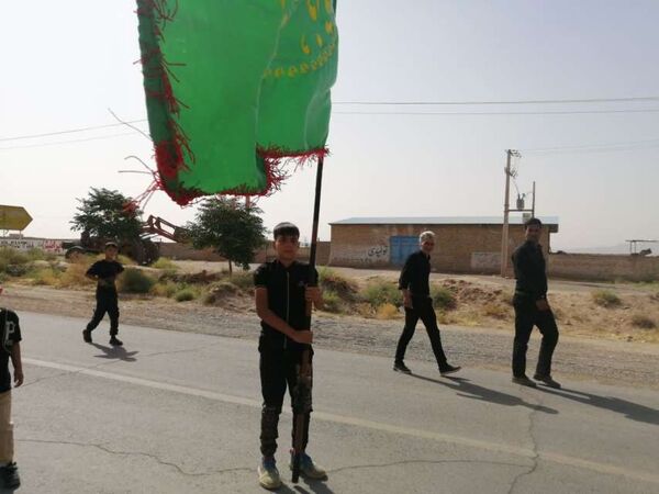حضور پررنگ کودکان و نوجوانان روستای نقاب در همایش بزرگ عاشورای حسینی