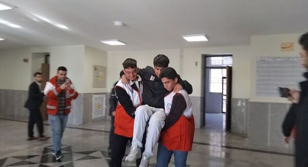بیست و هفتمین مانور سراسری زلزله و ایمنی در هنرستان حاج حسن شهبازی اهر