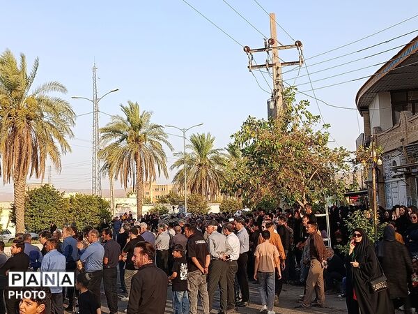 بدرقه حماسی ۳ شهیدِ یک خانواده در حاجی‌آباد
