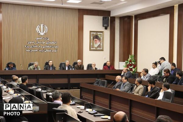 نشست معاون وزیر فرهنگ و ارشاد اسلامی با جامعه هنری تربت حیدریه 