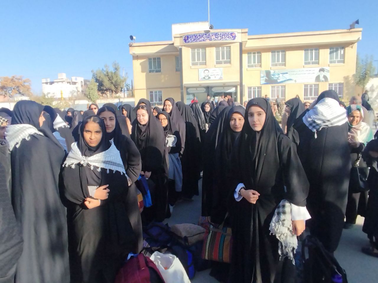 اعزام دانش‌آموزان دبیرستان‌های دخترانه شهرستان شیروان دوره متوسطه دوم به اردوری راهیان نور مناطق جنوب کشور