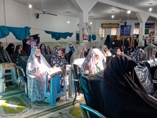 حضور دانش‌آموزان دبیرستان فاطمه الزهرا(س) و کوثر در نماز جمعه