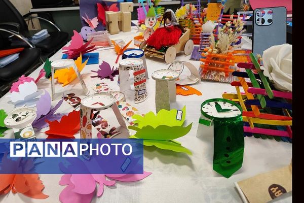 زنگ انقلاب با رونمایی از نمایشگاه دست‌سازه‌ها