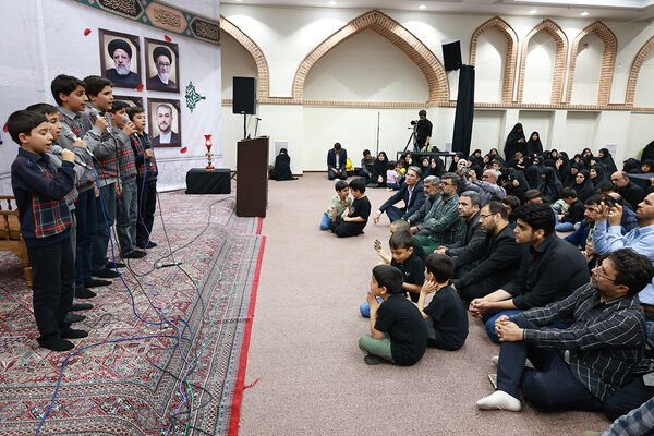 مراسم بزرگداشت شهیدان خدمت در دبیرستان متوسطه دوم امام صادق(ع)