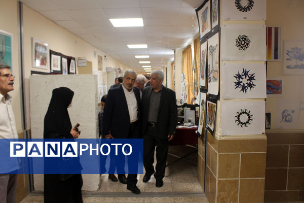 برپایی نمایشگاه هفته مشاغل در هنرستان شهید مهدی هندویان قم
