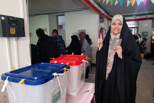 حضور شکوهمند مردم استان مرکزی پای صندوق‌های رأی