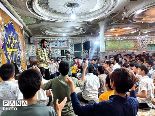طنین جشن میلاد در مسجد فدائیان شاهزاده قاسم نیشابور