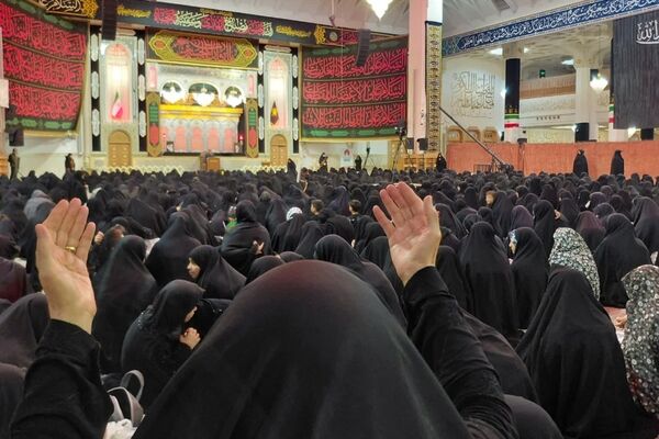 مراسم عزادای بانوان در حرم حضرت معصومه(س)