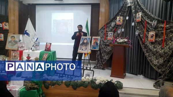 بزرگداشت یادواره شهدا در ایام الله دهه فجر دبستان آرمیتا مصلی نژاد ناحیه هفت