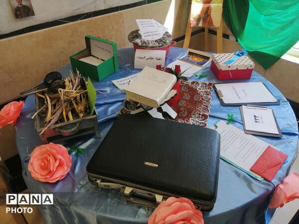 نمایشگاه ابتکارات تربیتی مربیان طرح امین مدارس قم