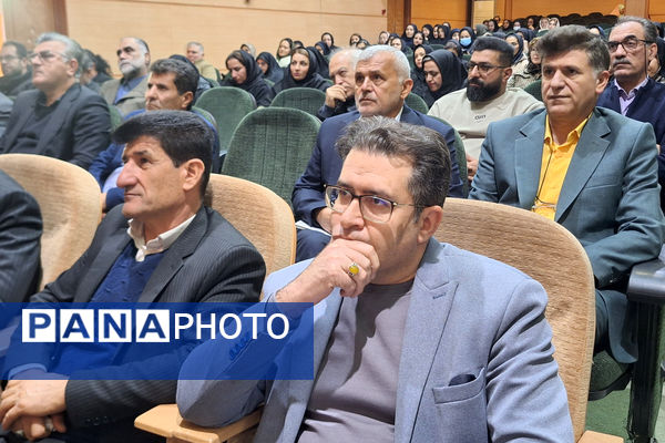 آیین تقدیر از انجمن‌های اولیا و مربیان برتر و تبیین فرآیند انتخابات شورای انجمن اولیا و مربیان ناحیه یک شیراز 