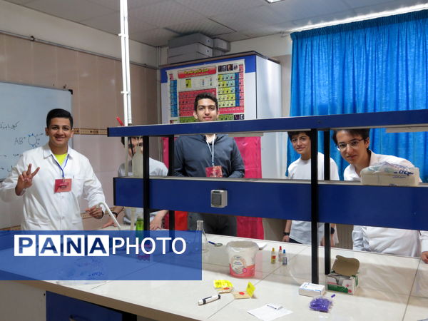 نمایشگاه علمی، پژوهشی وهنری فرداد در دبیرستان باهنر