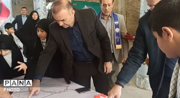 حماسه سرخ دانش‌آموزان بختیاری؛ پیمان دوباره در مصلی شهرکرد 