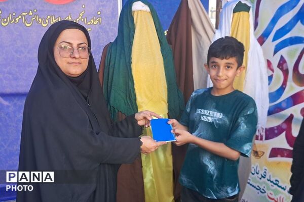 برپایی موکب «غرفه ولایت» توسط دانش‌آموزان انجمن‌های اسلامی فیروزکوه