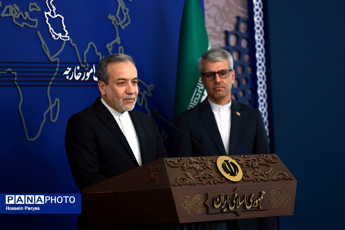 هیات ایران به ریاست وزیر امور خارجه عازم مسقط شد