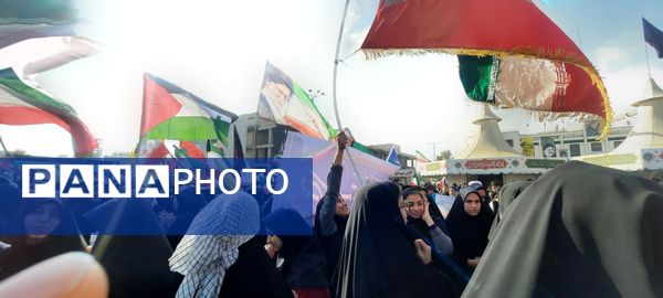 حضور دانش آموزان دبیرستان مهشید مصلی نژاد در راهپیمایی روز دانش آموز 