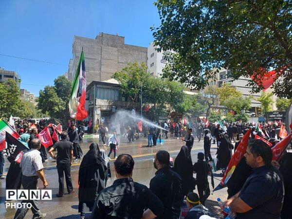 حال و هوای مشهد ساعاتی پیش از تشییع پیکر رهبر شهید انقلاب