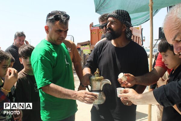 همدلی فاروج در مسیر بازگشت زائران؛ موکب‌های خدمت‌رسانی تا آخرین لحظه پای کار بودند
