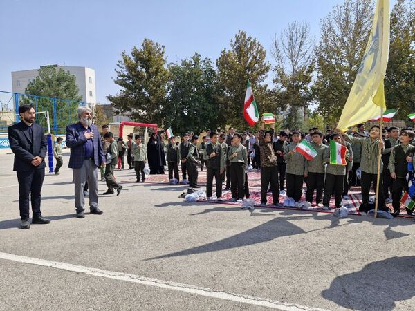 اجتماع دانش‌آموزان ابتدایی پسرانه امام رضا(ع) واحد ۸ در حمایت از عملیات وعده صادق ۲ 