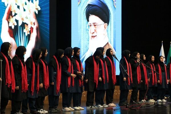 تقدیر از دانش‌آموزان برتر حوزه فرهنگی و هنری در آموزش و پرورش ناحیه یک شهرری