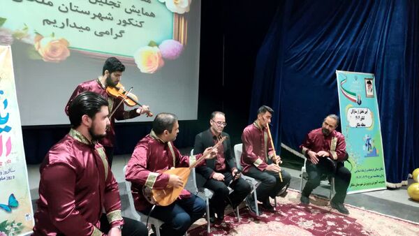 ملکان صحنه افتخارآفرینی برترین‌های کنکور ۱۴۰۴