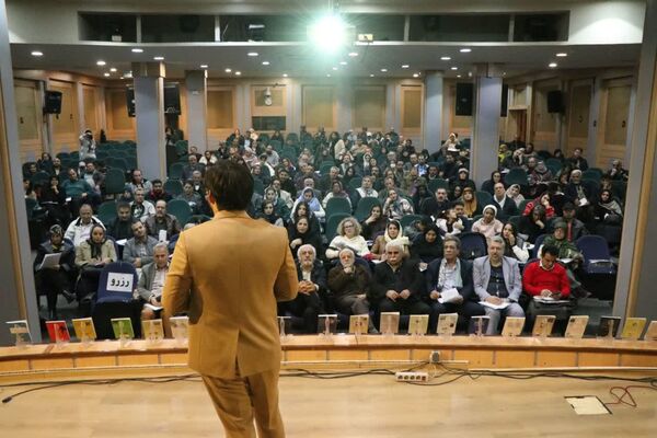 کارگاه نویسندگی با حضور محمد مردانیان و جمعی از نوجوانان و جوانان علاقه‌مند به قلم و اندیشه برگزار شد