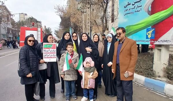حضور دانش آموزان مدارس سما بجنورد در راهپیمایی 22 بهمن 