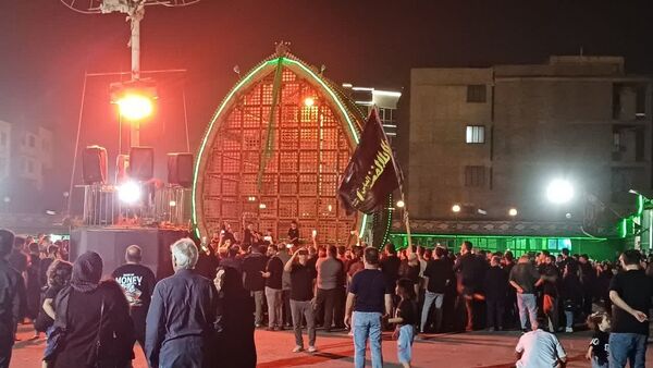 مراسم نخل‌گردانی شب عاشورا در حسینیه شهرک شهید فهمیده کرج