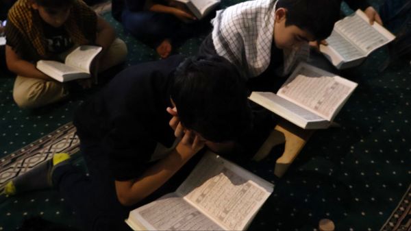 برگزاری مراسم خوانش اعمال ام‌داوود در سومین روز اعتکاف 