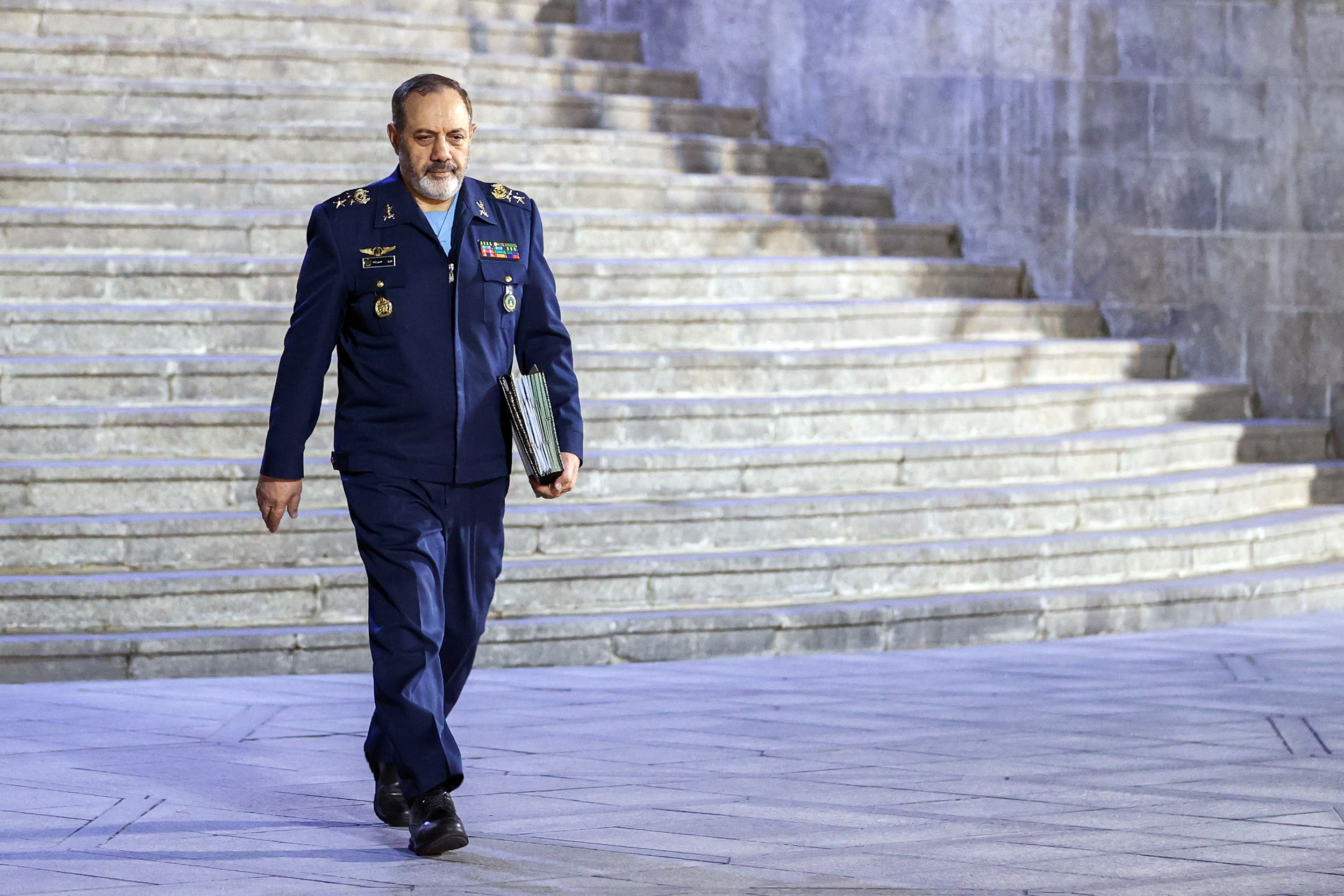 وزیر دفاع: اگر تهدیدات ادامه یابد، آمریکا باید منطقه را ترک کند