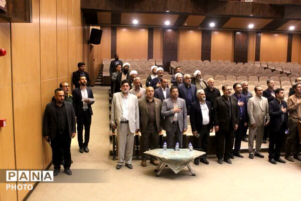 رونمایی از نخستین جلد دانشنامه دفاع مقدس استان قم