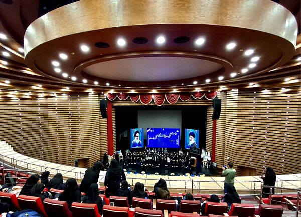 آیین تجلیل از دانش‌آموزان برگزیده استانی چهل و دومین جشنواره فرهنگی‌هنری شهر تهران