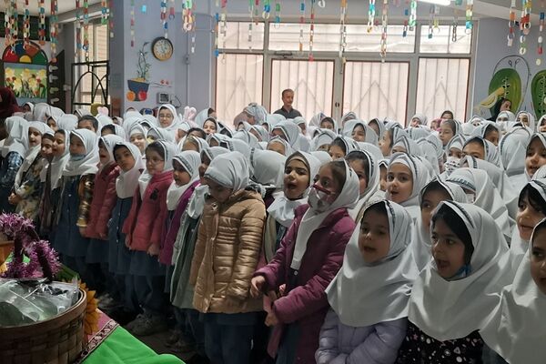 جشن مبعث پیامبر اکرم (ص) در دبستان زنده یاد قمصری شهرستان ورامین